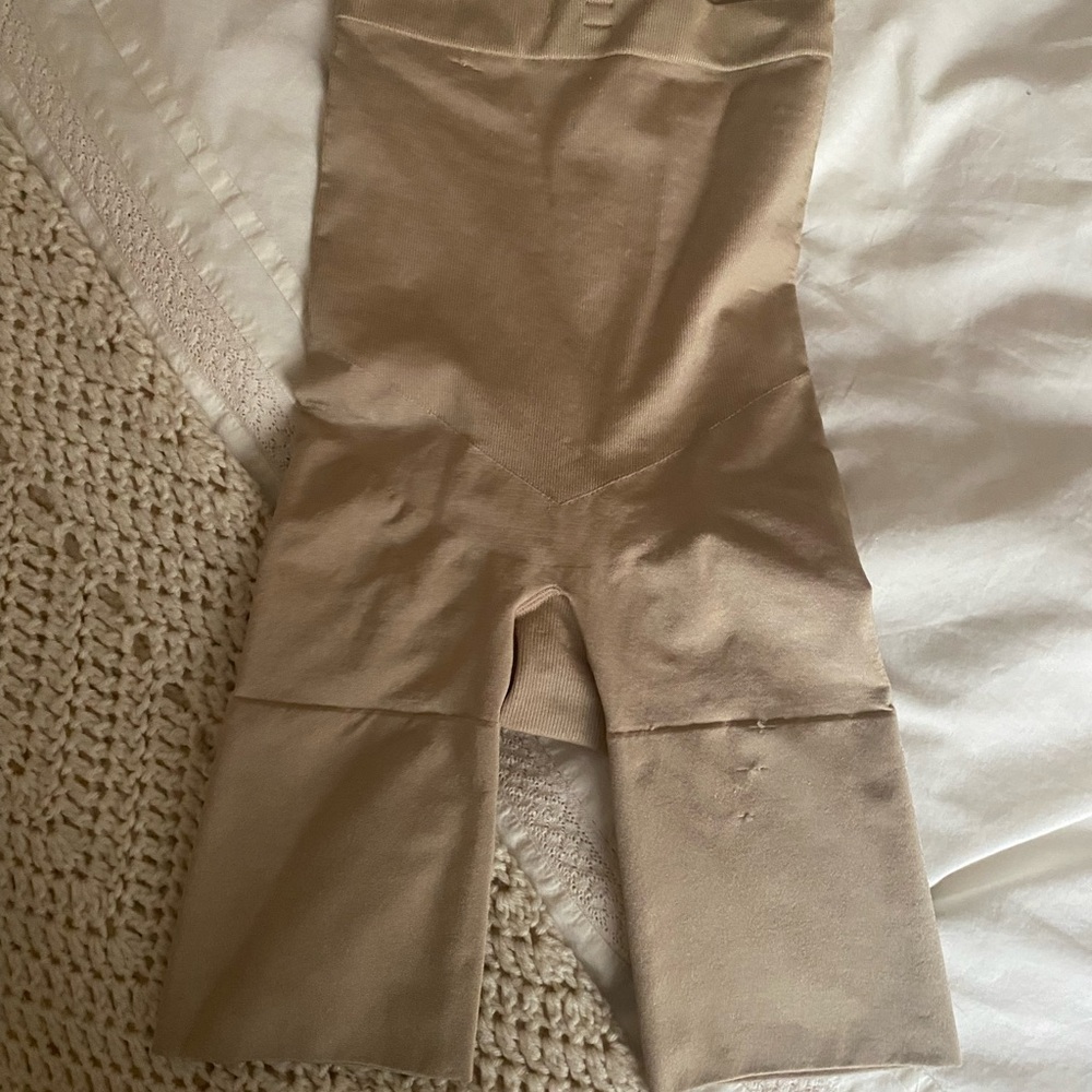 SPANX Highwisted Mid-thigh Shapeware